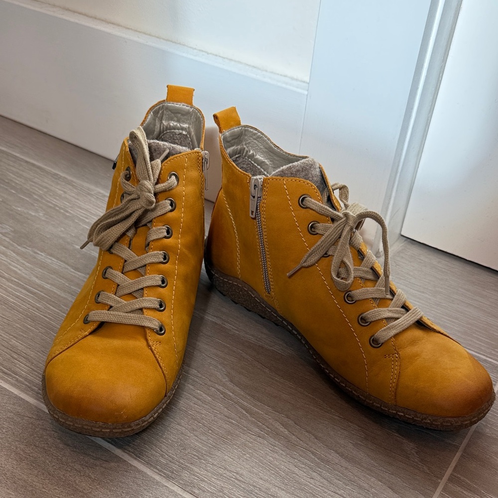 Remonte Yellow Fleece lined boots